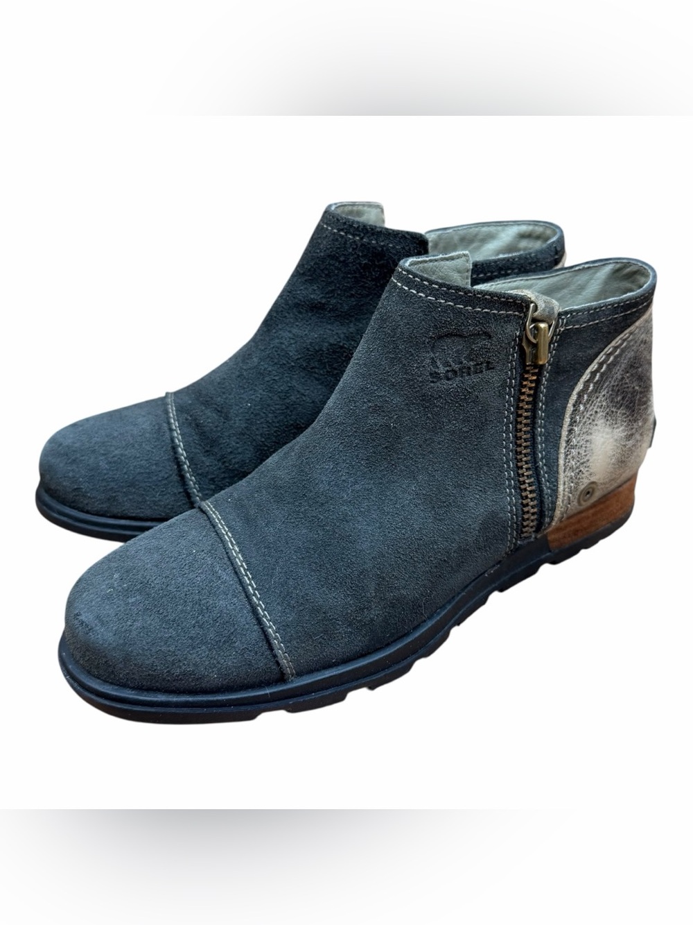 Sorel women size 6.5 Suede Zip Ankle Boots in Charcoal